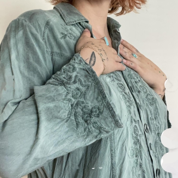 100 rayon embroidered double dyed 3/4 length sleeve mother of pearl button tunic - Picture 14 of 15